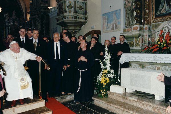 svetiste trsat sjecanje na posjet ivana pavla II trsat rijeka 2003 moli za nas oltar