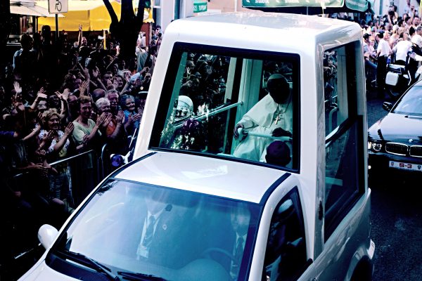 svetiste trsat sjecanje na posjet ivana pavla II trsat rijeka 2003 moli za nas papamobil ispred svetišta
